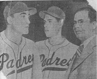 Nay Hernandez (center) with San Diego Padres